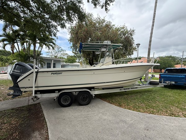 PURSUIT 2870 CENTER CONSOLE