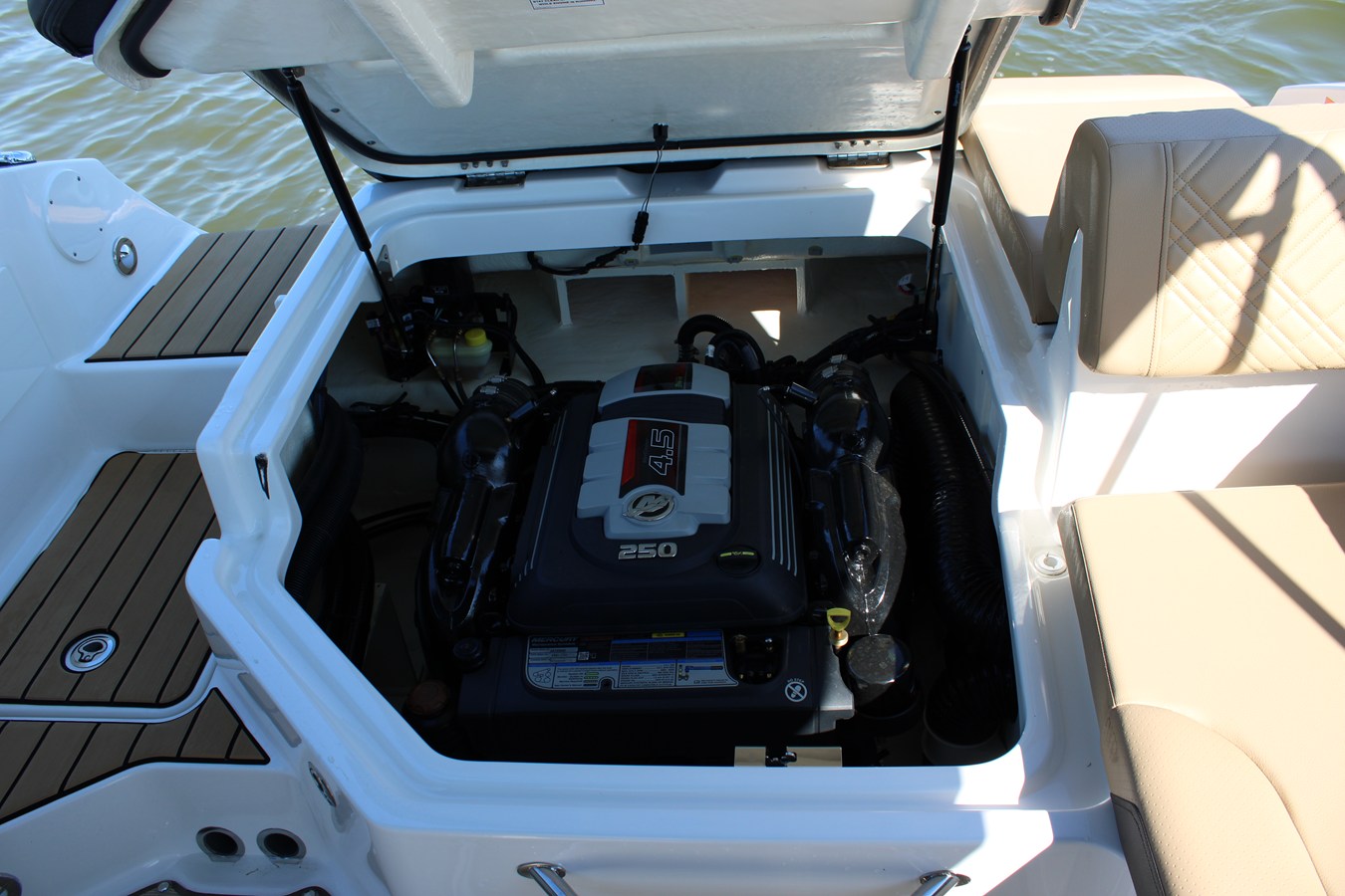SEA RAY SDX 230, photo 36