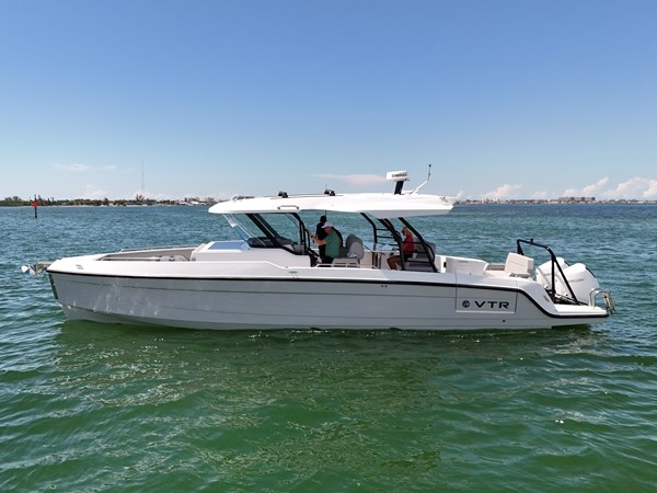 CRUISERS YACHTS 38 VTR — 2026 Cruisers Yachts 38 VTR
