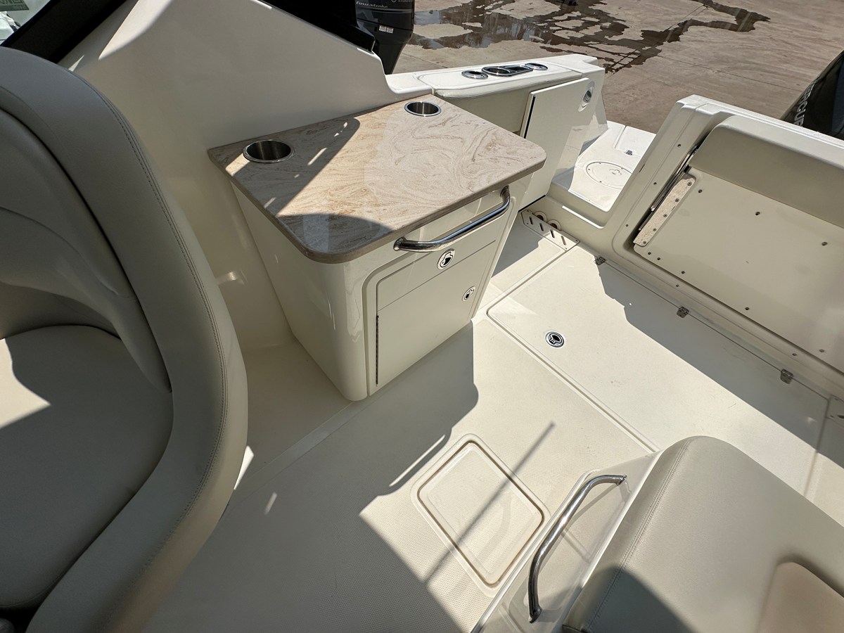 Boston Whaler 240 VANTAGE — 2022 Boston Whaler 240 Vantage — photo 4