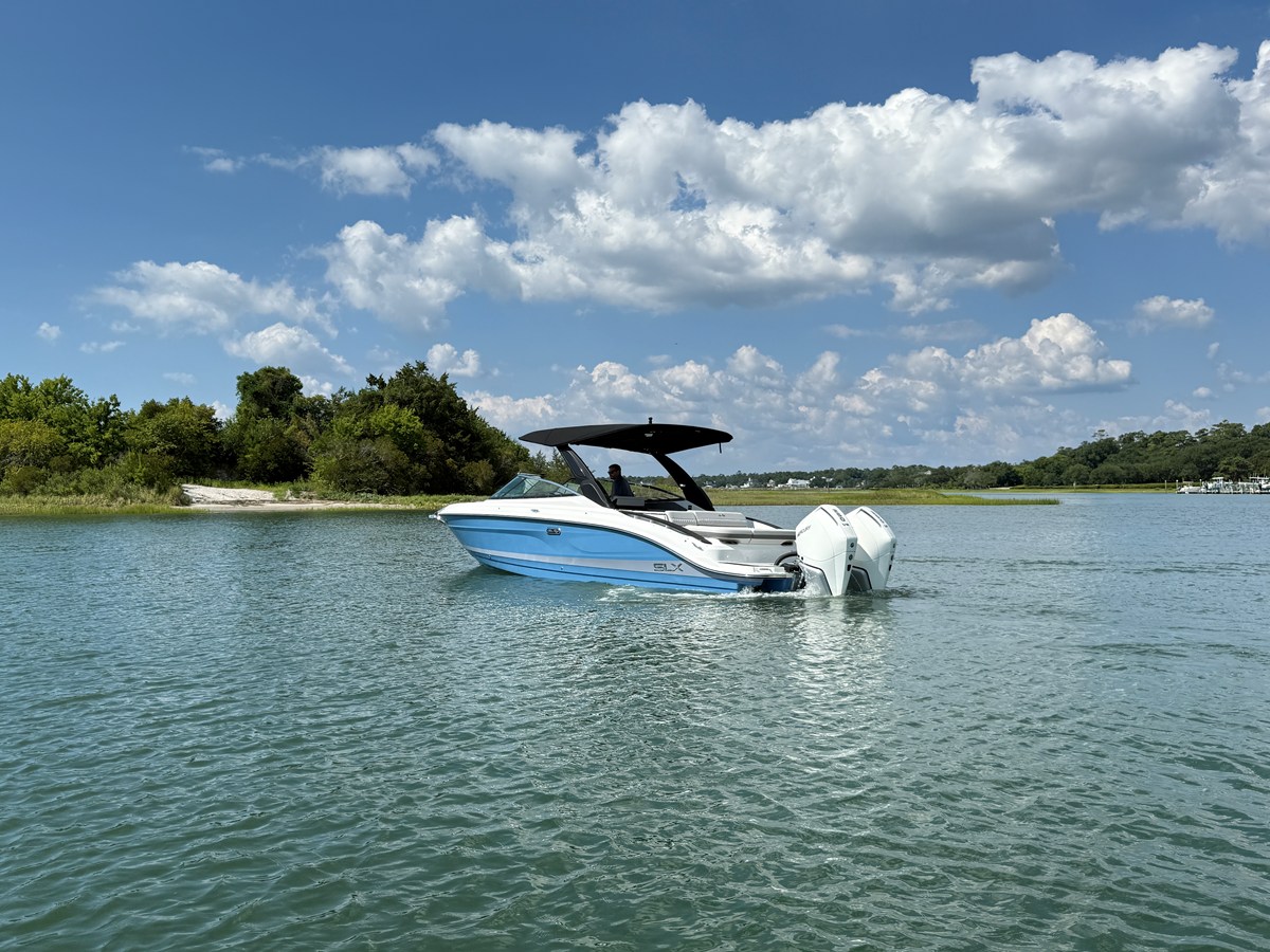 Sea Ray SLX 280 Outboard — 2027 Sea Ray SLX 280 Outboard — photo 2