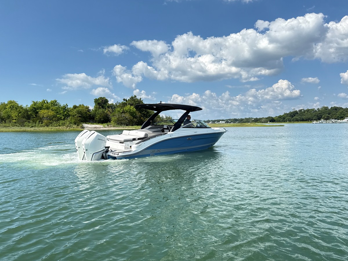 Sea Ray SLX 280 Outboard — 2027 Sea Ray SLX 280 Outboard — photo 4