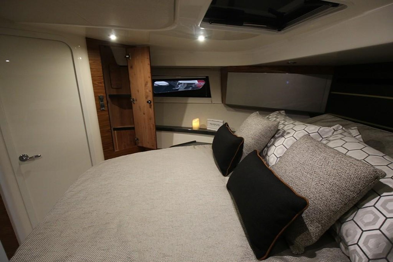 BOSTON WHALER 405 CONQUEST, photo 52