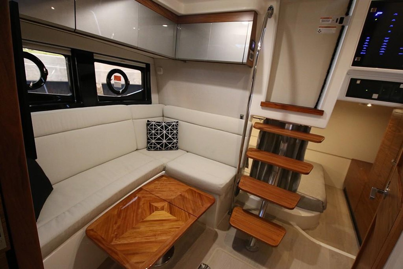 BOSTON WHALER 405 CONQUEST, photo 53