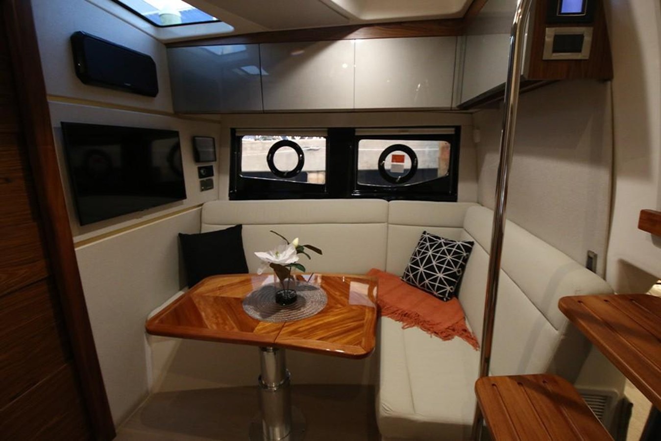 BOSTON WHALER 405 CONQUEST, photo 54