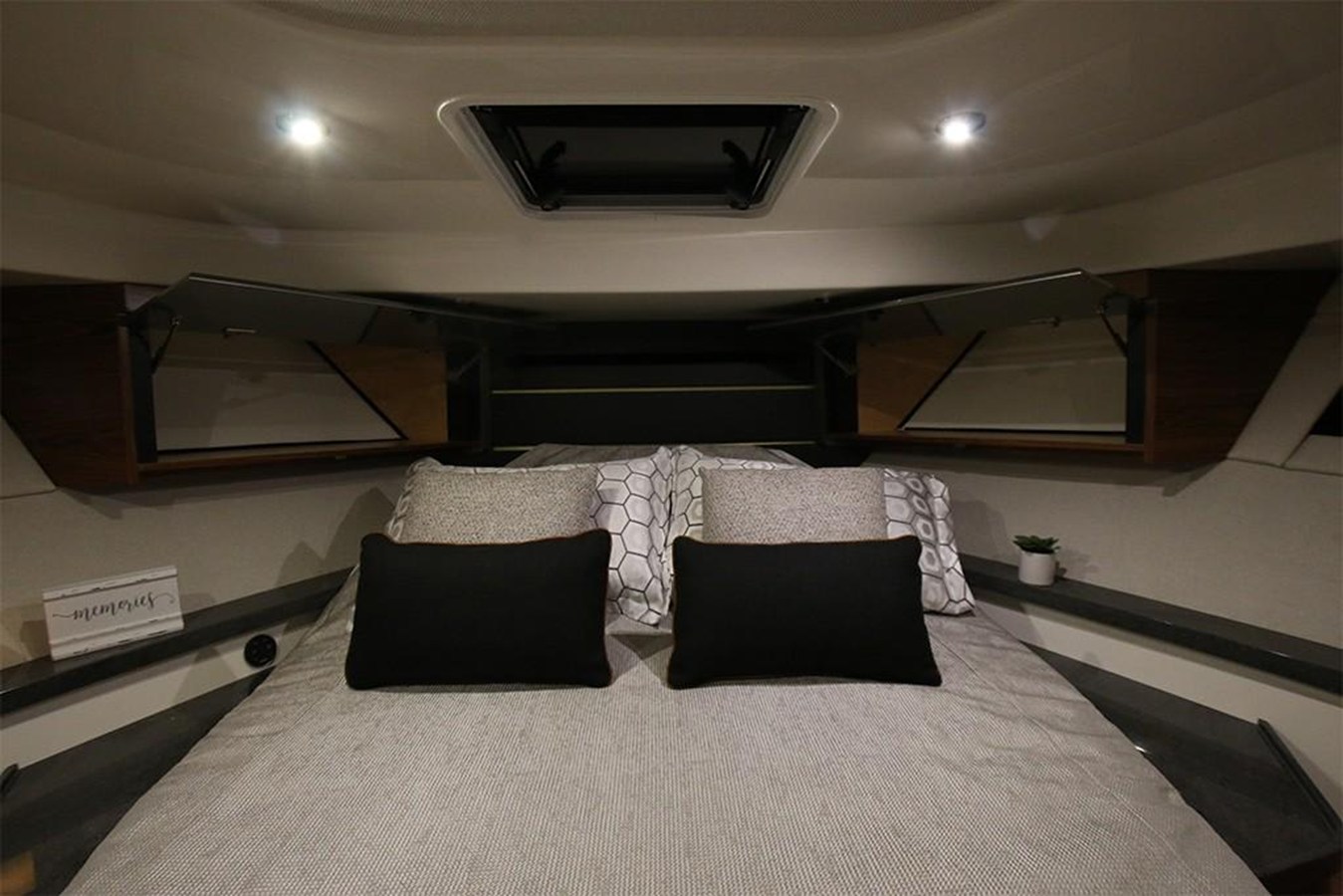 BOSTON WHALER 405 CONQUEST, photo 56