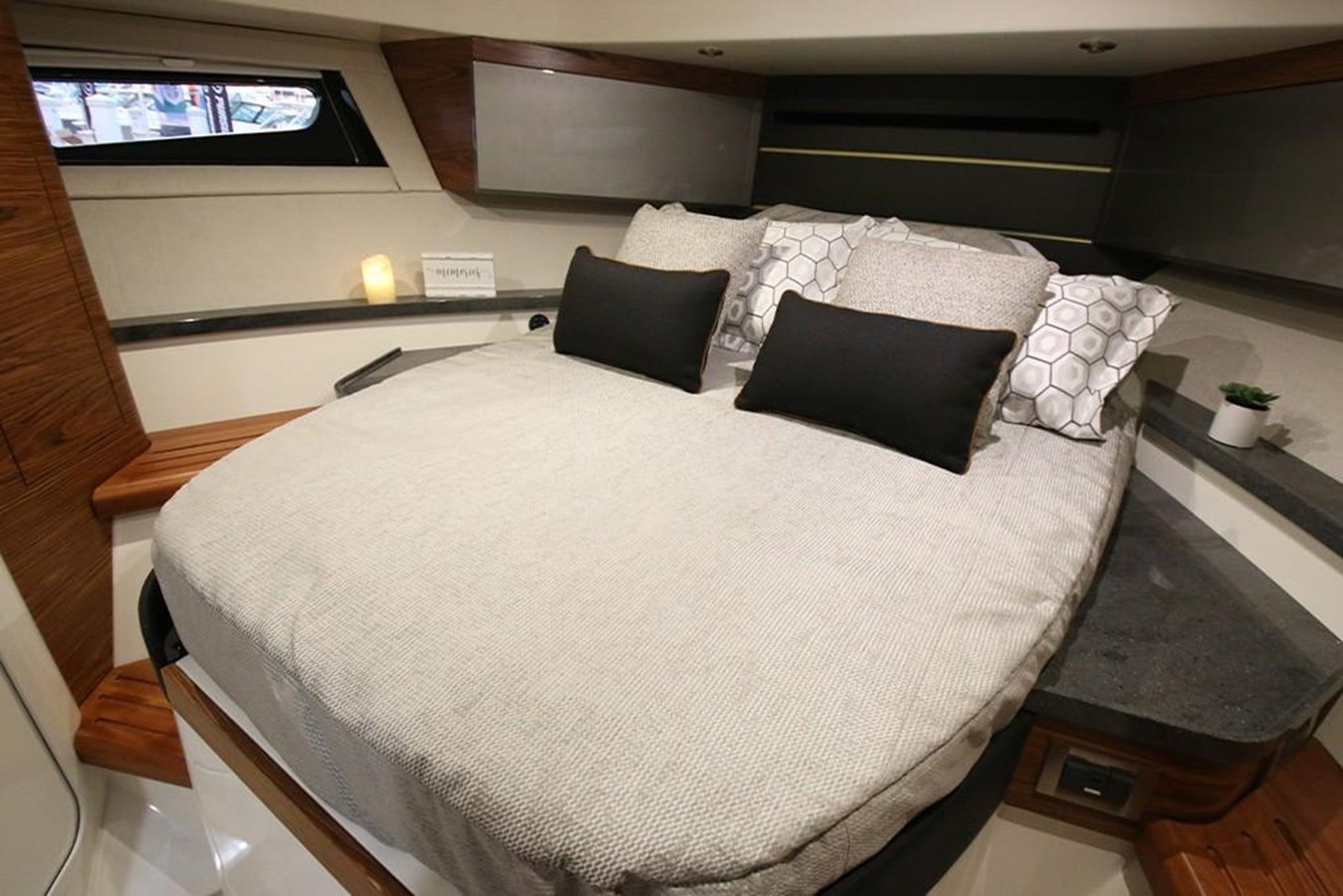 BOSTON WHALER 405 CONQUEST, photo 57