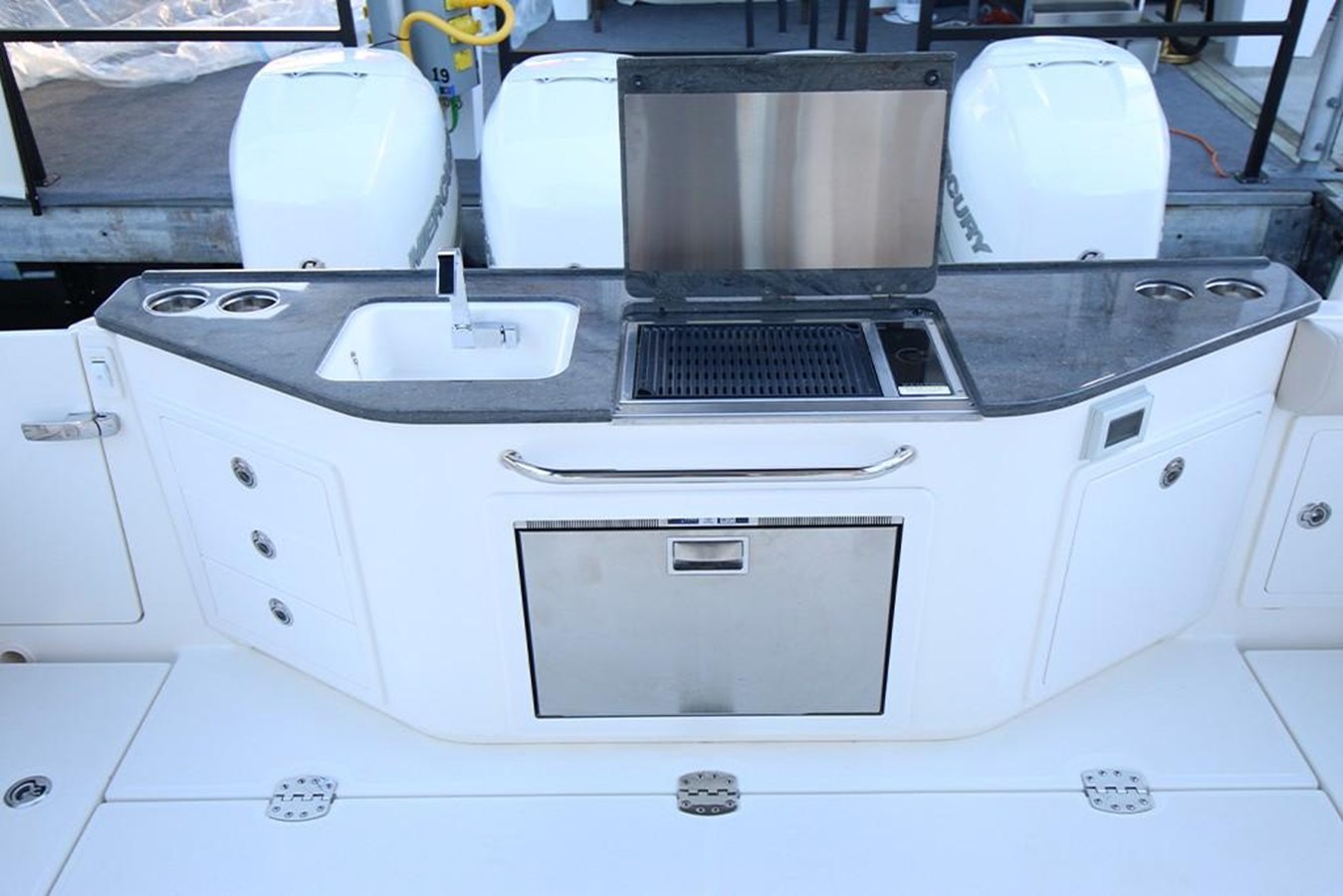 BOSTON WHALER 405 CONQUEST, photo 60