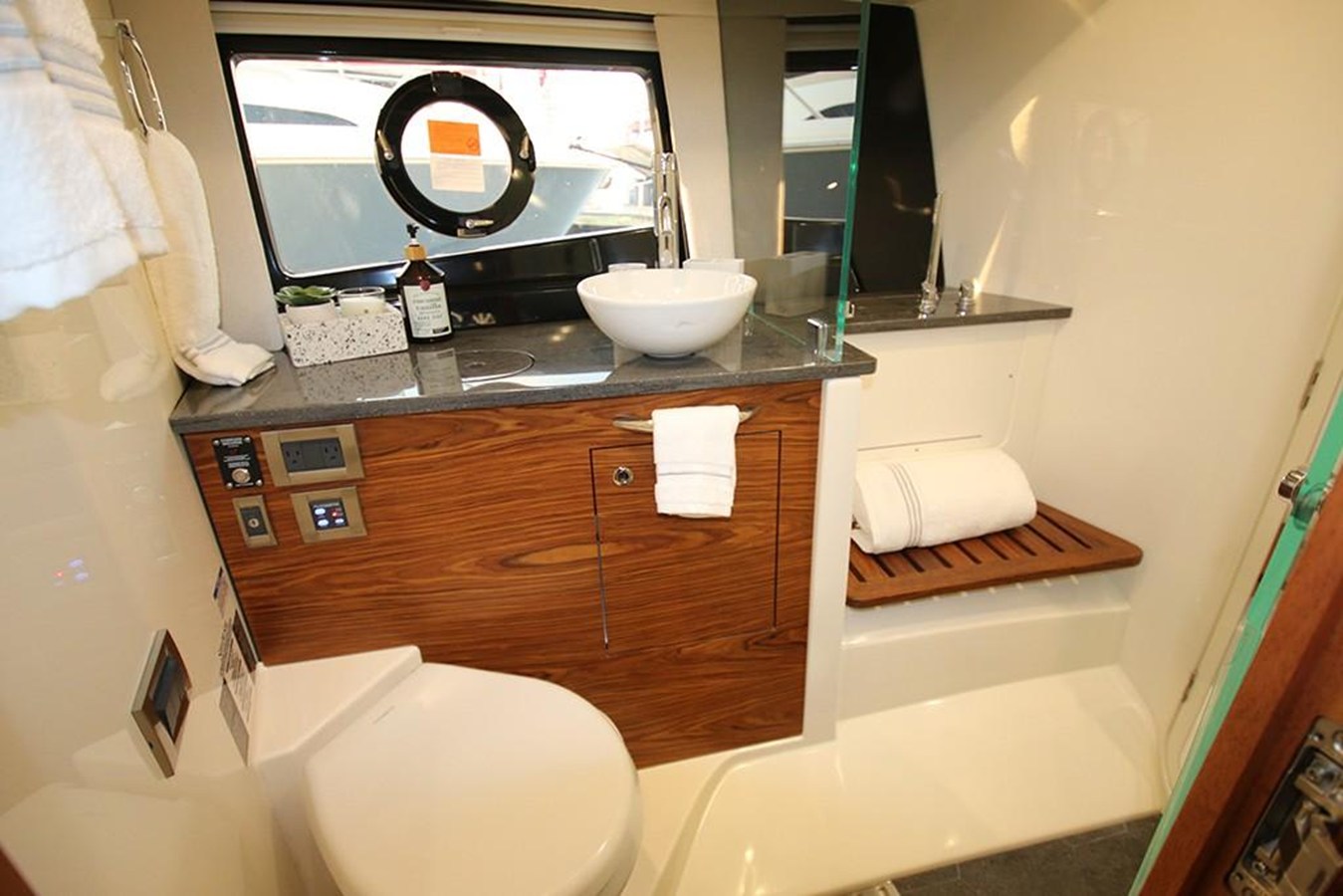 BOSTON WHALER 405 CONQUEST, photo 67