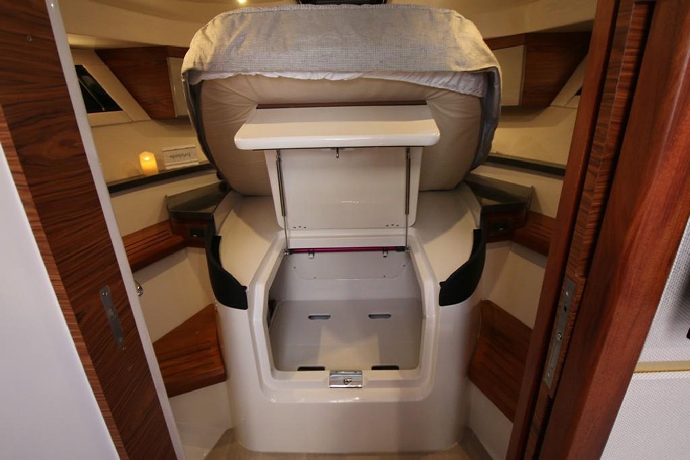 BOSTON WHALER 405 CONQUEST, photo 75