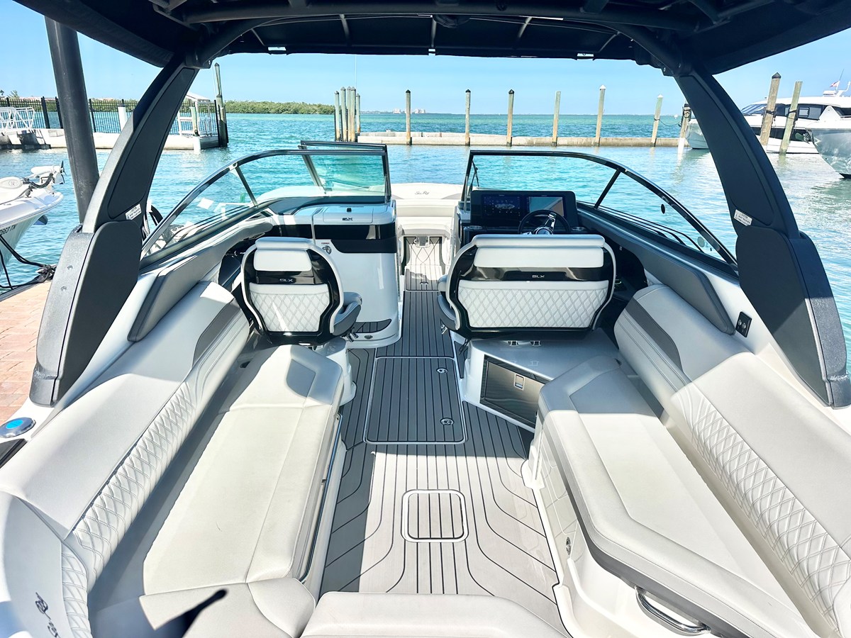Sea Ray SLX 280 OUTBOARD — 2025 Sea Ray SLX 280 Outboard — photo 2
