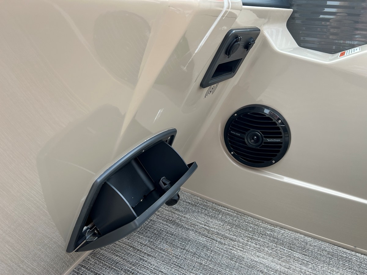 BENNINGTON 23SSR LUXE, photo 21