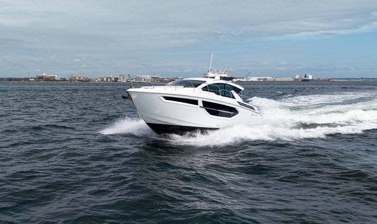2026 Cruisers Yachts 42 Cantius 3