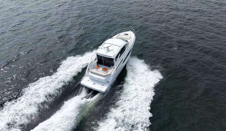 2026 Cruisers Yachts 42 Cantius 4