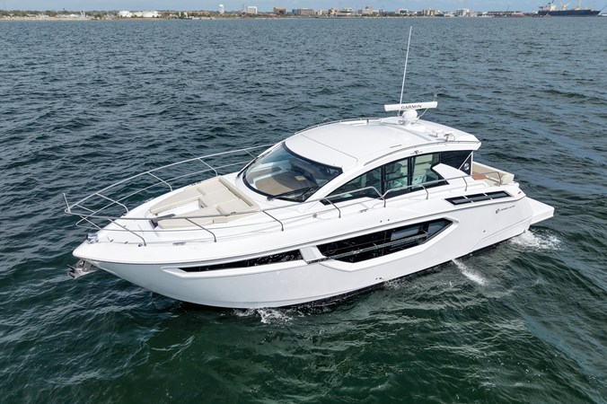 2026 Cruisers Yachts 42 Cantius 5