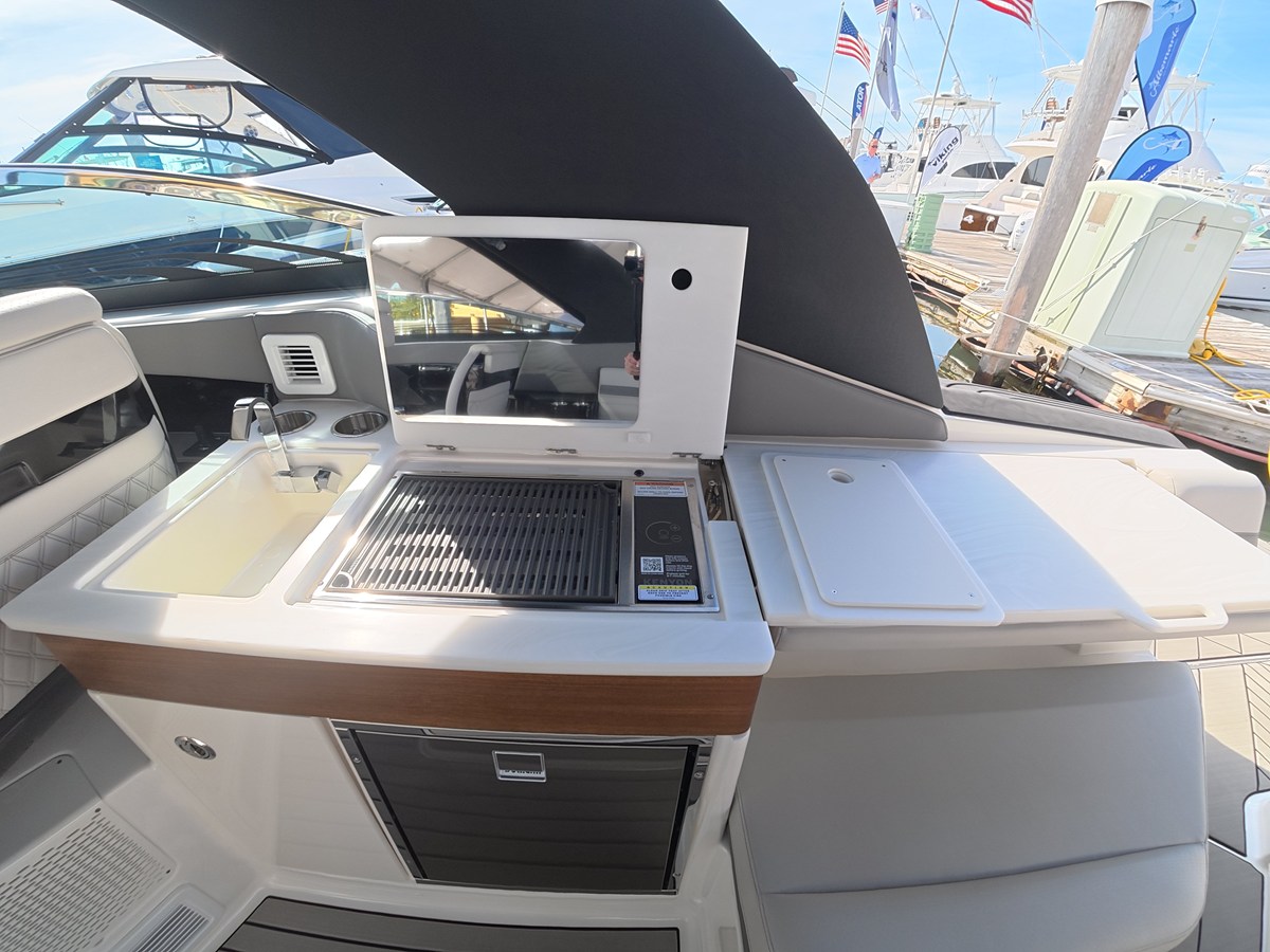 SEA RAY SLX 360 OUTBOARD, photo 16