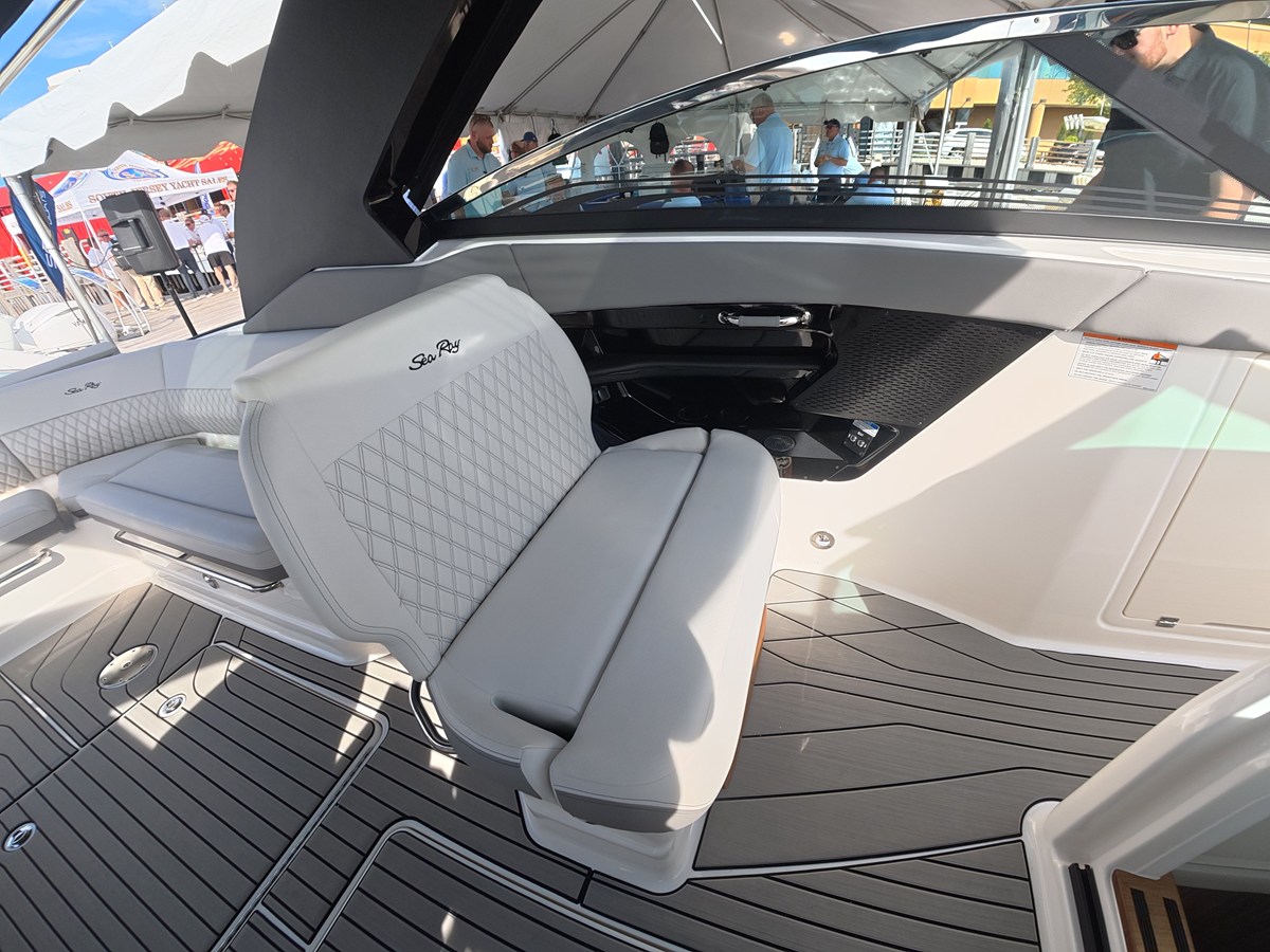SEA RAY SLX 360 OUTBOARD, photo 21