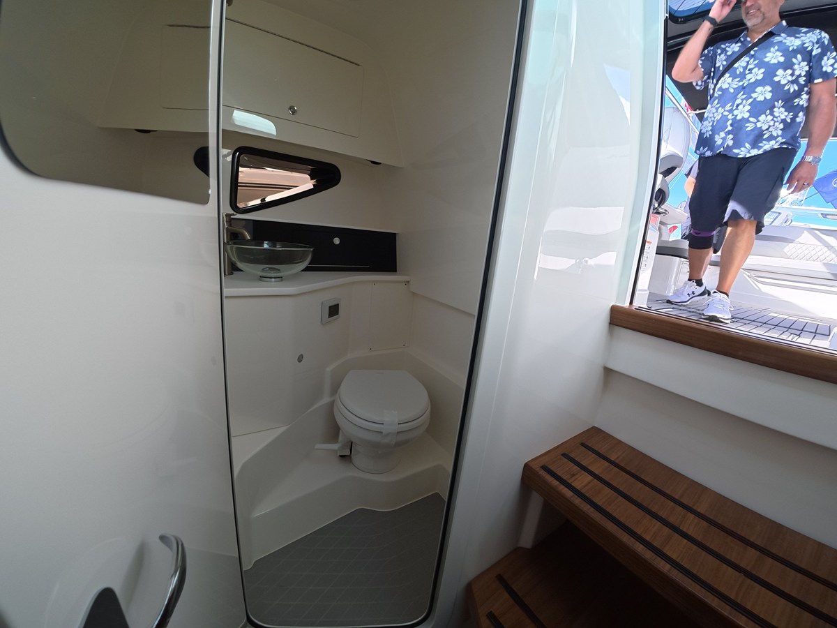SEA RAY SLX 360 OUTBOARD, photo 25