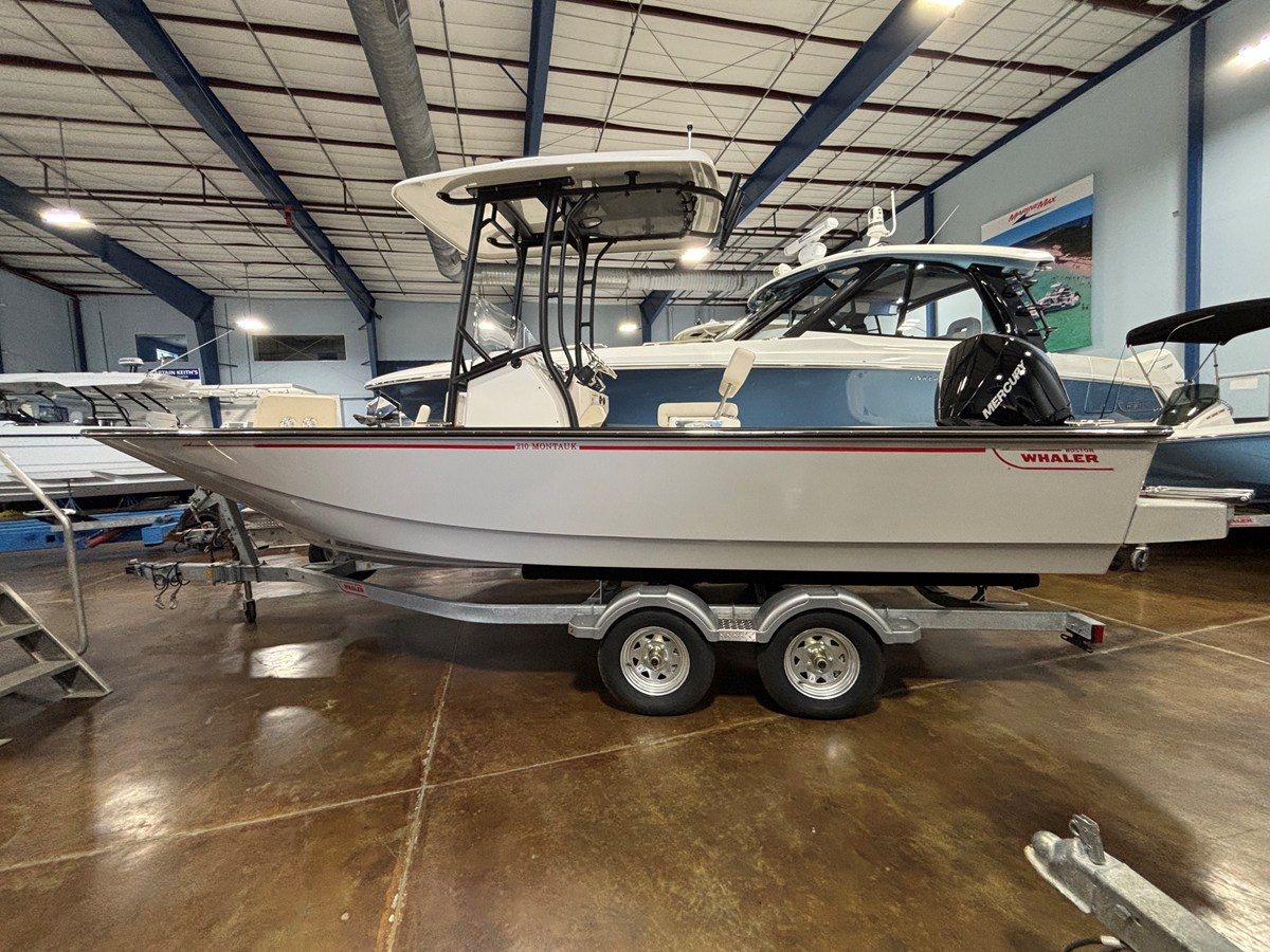 Boston Whaler 210 Montauk — 2026 Boston Whaler 210 Montauk — photo 2