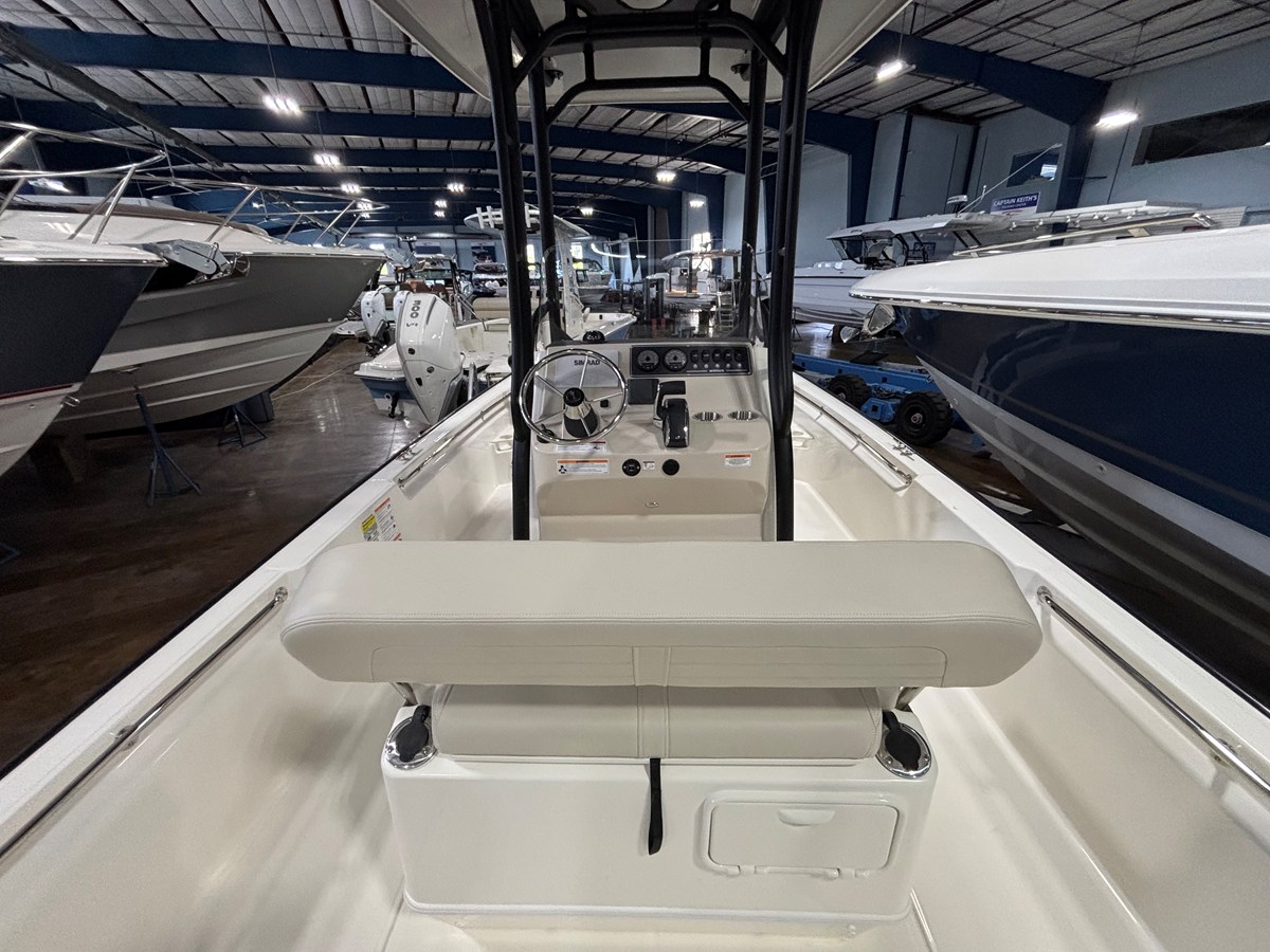 Boston Whaler 210 Montauk — 2026 Boston Whaler 210 Montauk — photo 4