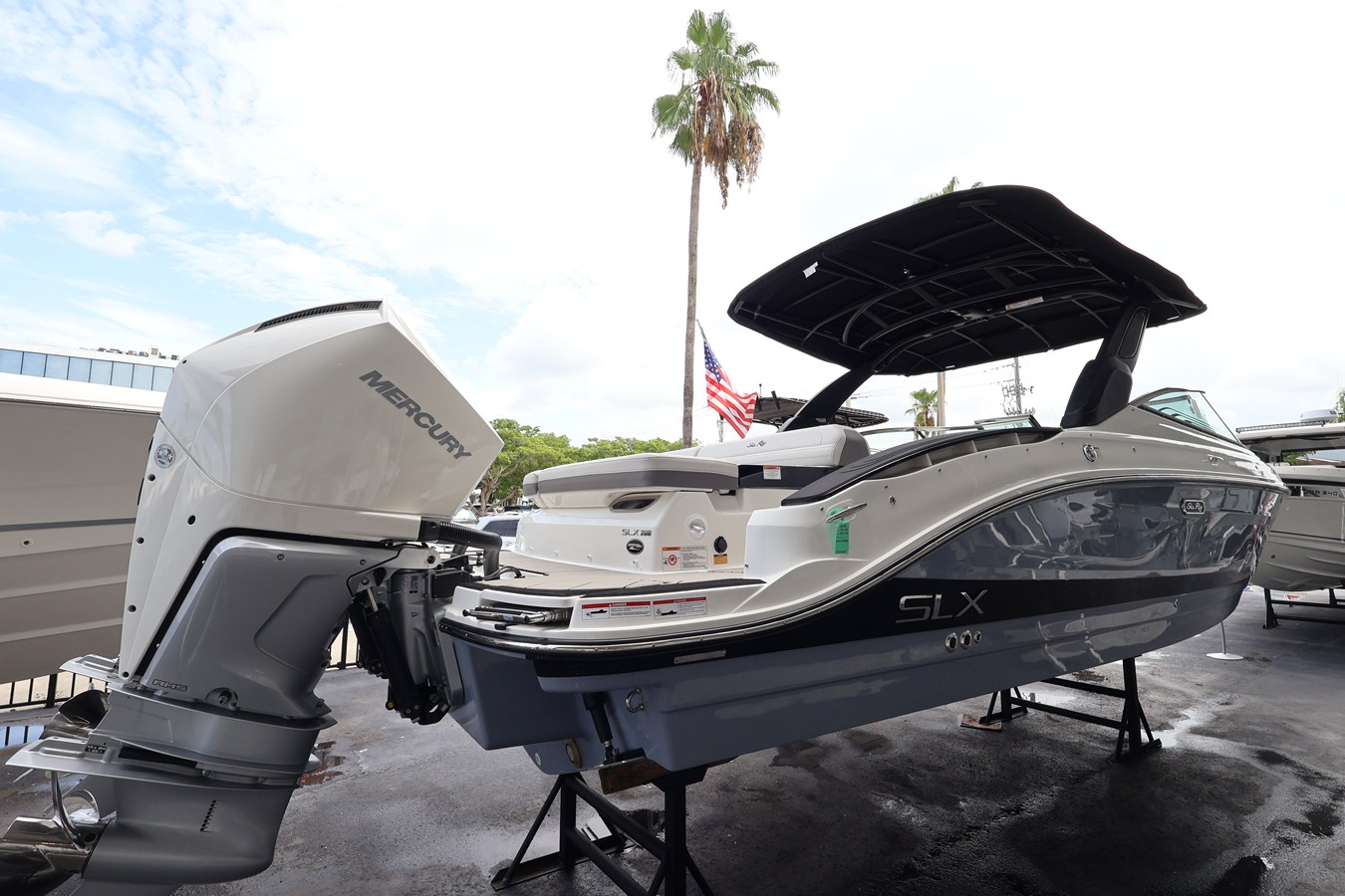 Sea Ray SLX 280 Outboard — 2027 Sea Ray SLX 280 Outboard — photo 4