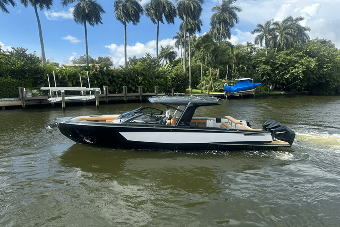 2024 Aviara AV36 Outboard 3