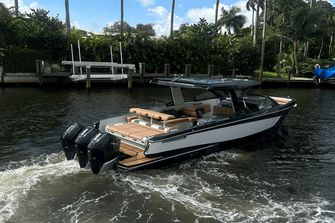 2024 Aviara AV36 Outboard 5