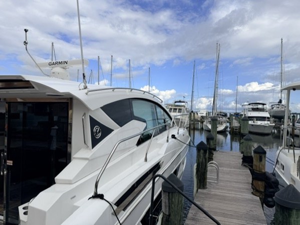 2025 Cruisers Yachts 46 CANTIUS 4