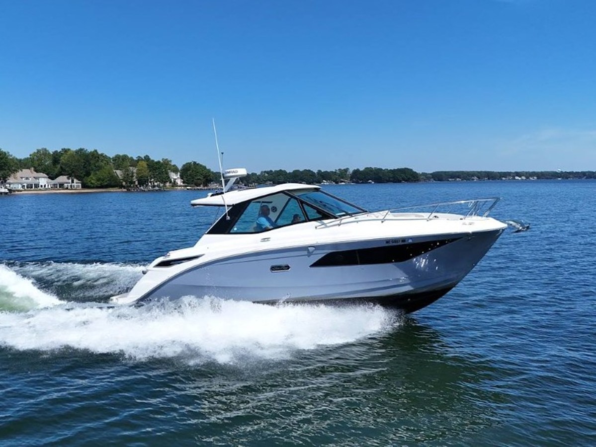 Sea Ray Sundancer 320 — 2026 Sea Ray Sundancer 320 — photo 3