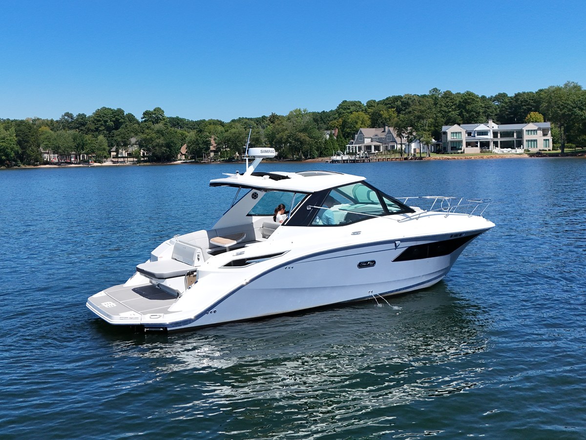 Sea Ray Sundancer 320 — 2026 Sea Ray Sundancer 320 — photo 5