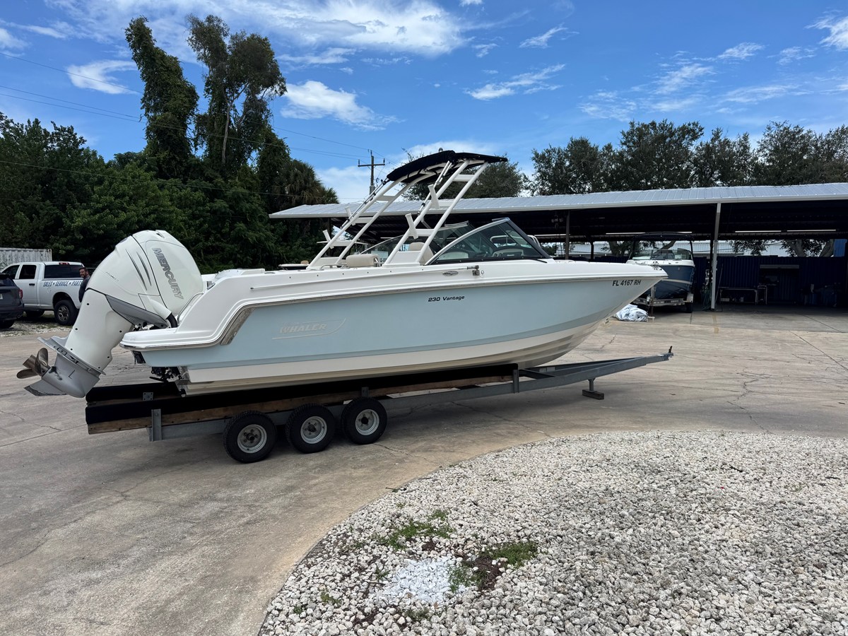 Boston Whaler 230 VANTAGE — 2017 Boston Whaler 230 Vantage — photo 2