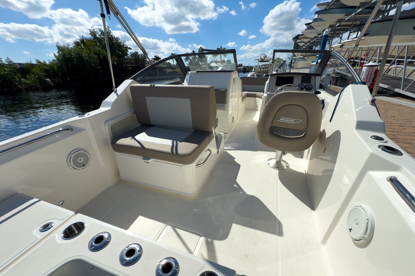 BOSTON WHALER 210 VANTAGE, photo 6