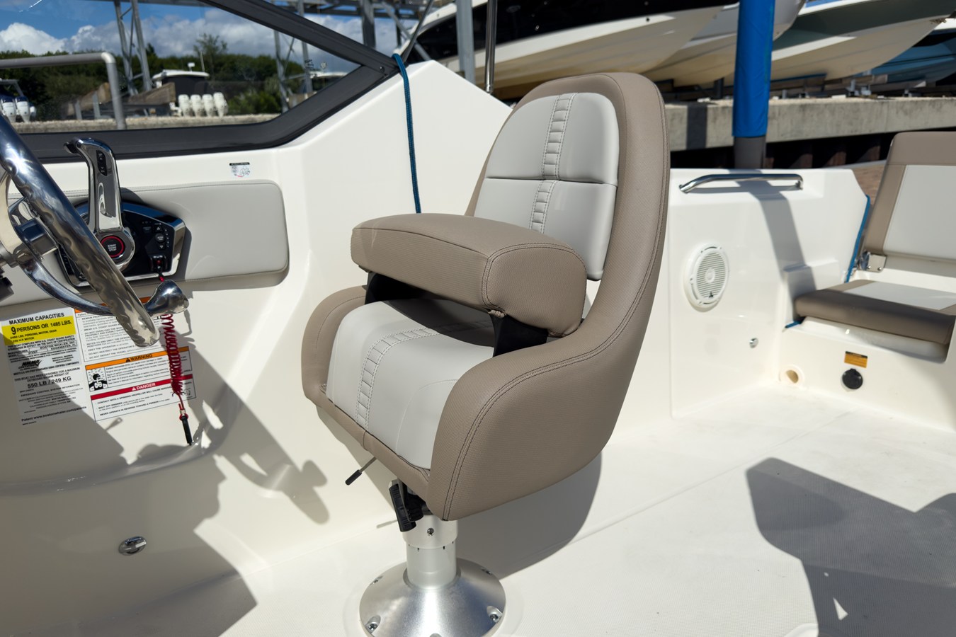 BOSTON WHALER 210 VANTAGE, photo 11