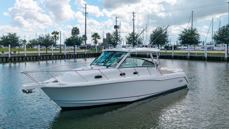 2017 Boston Whaler 345 CONQUEST 4