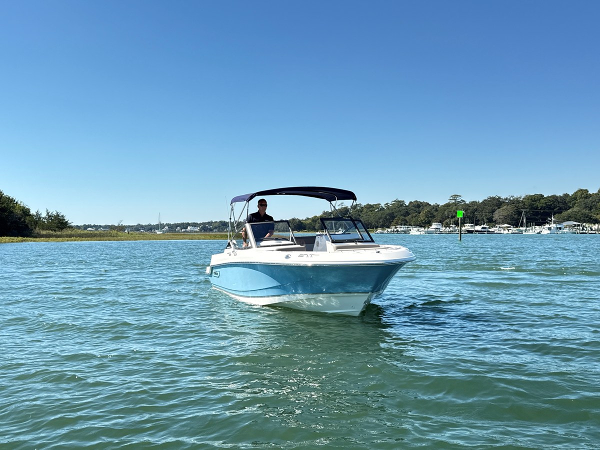 BOSTON WHALER 210 VANTAGE, photo 2