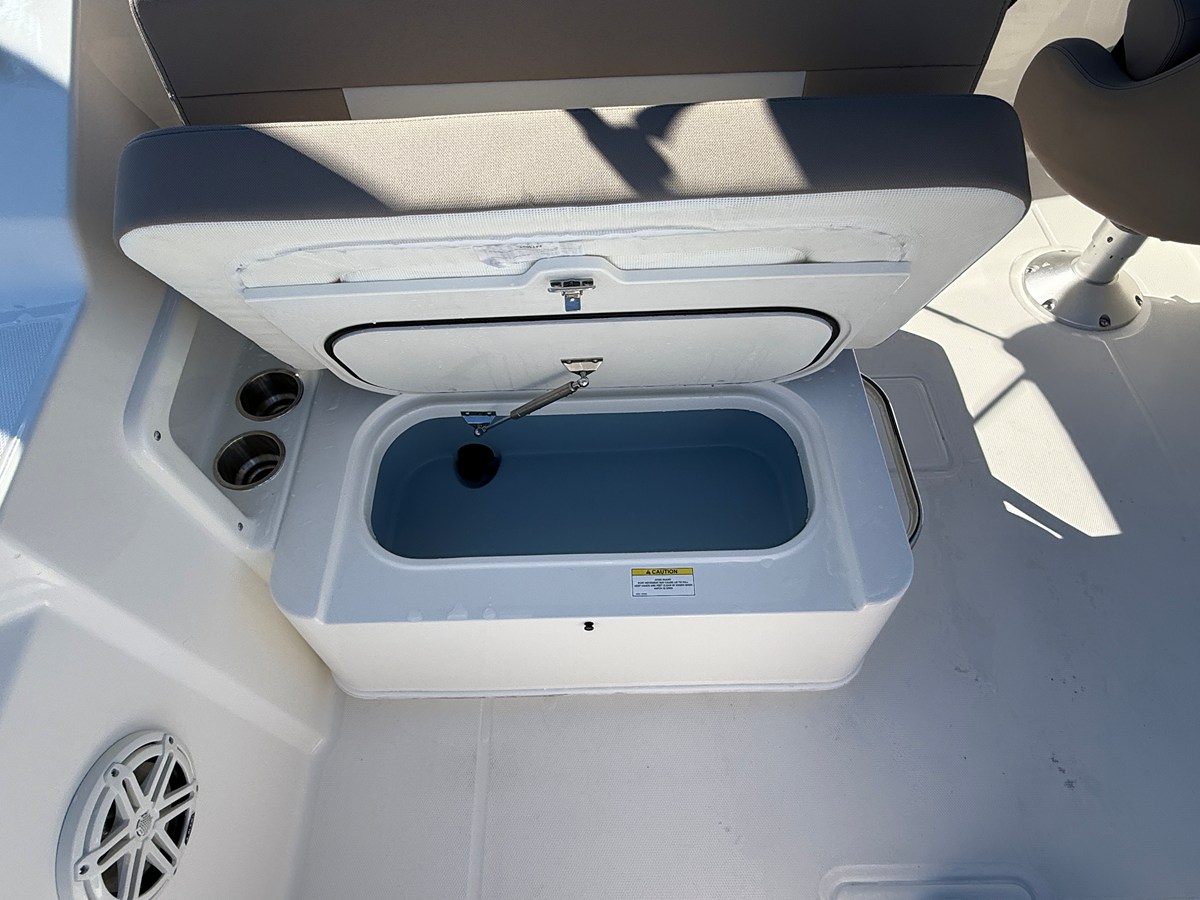 BOSTON WHALER 210 VANTAGE, photo 13
