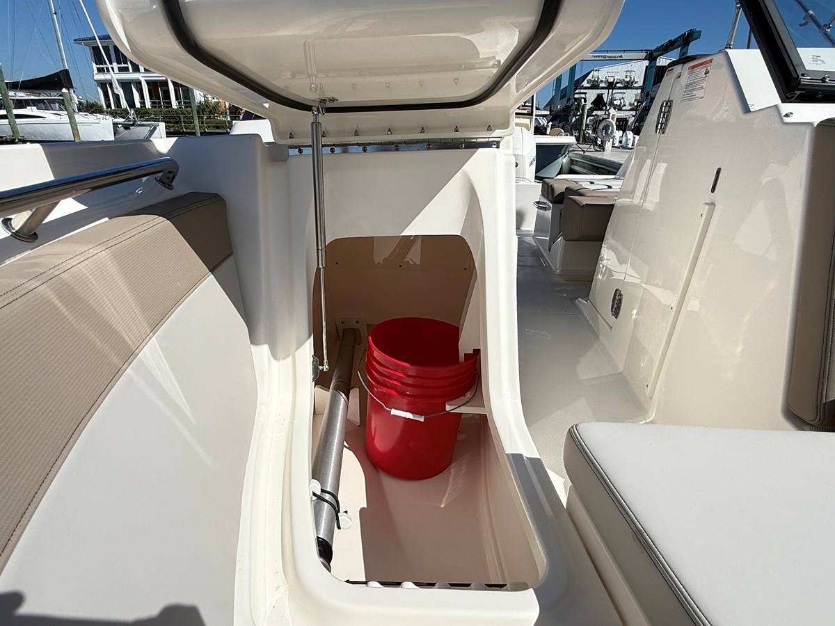 BOSTON WHALER 210 VANTAGE, photo 18