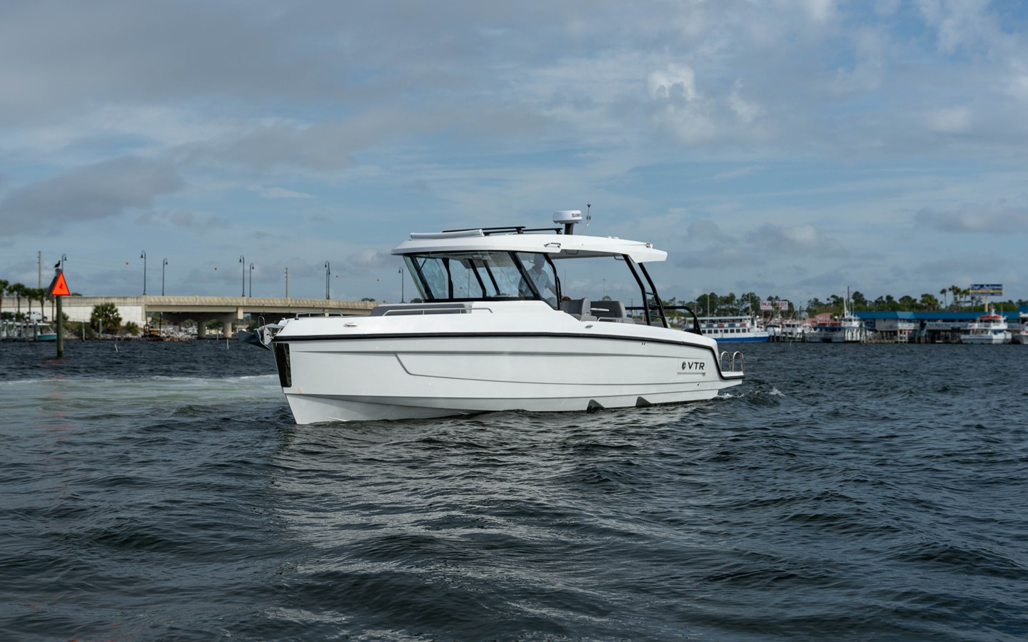 Cruisers Yachts 38 VTR — 2026 Cruisers Yachts 38 VTR — photo 2