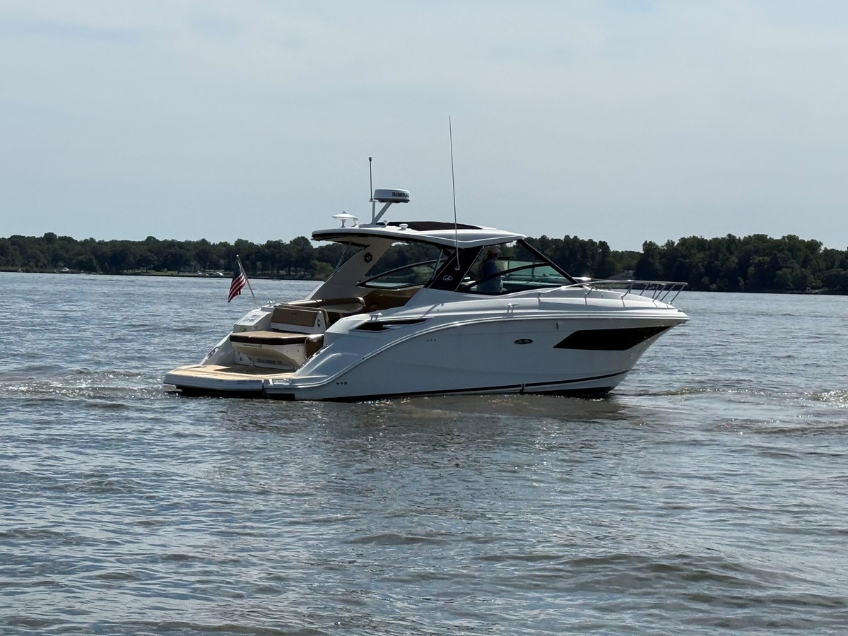 Sea Ray 320 SUNDANCER — 2019 Sea Ray 320 Sundancer — photo 4