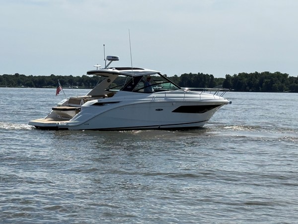 SEA RAY 320 SUNDANCER — 2019 Sea Ray 320 Sundancer