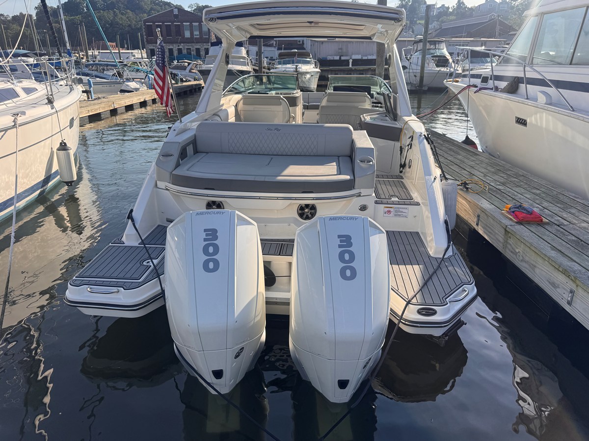 Sea Ray 310 SLX OB — 2020 Sea Ray 310 SLX OB — photo 4