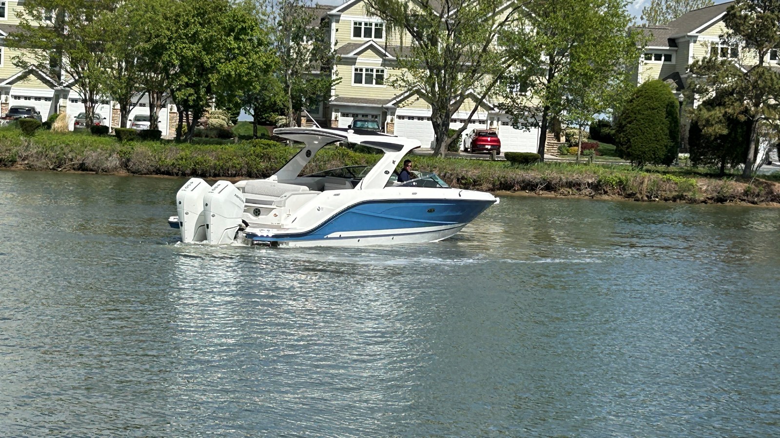 Sea Ray SLX 310 Outboard — 2026 Sea Ray SLX 310 Outboard — photo 4