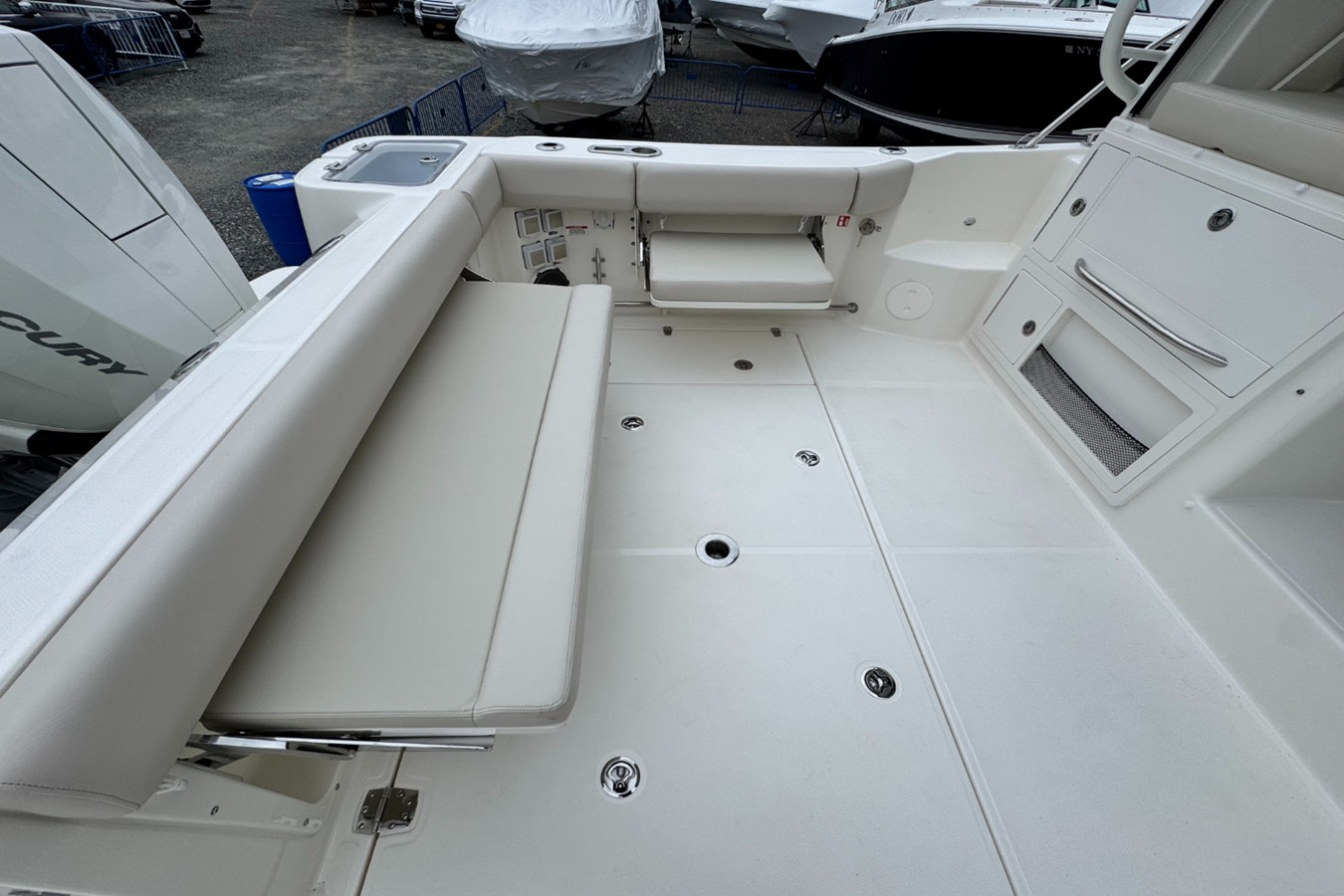 BOSTON WHALER 325 CONQUEST, photo 9