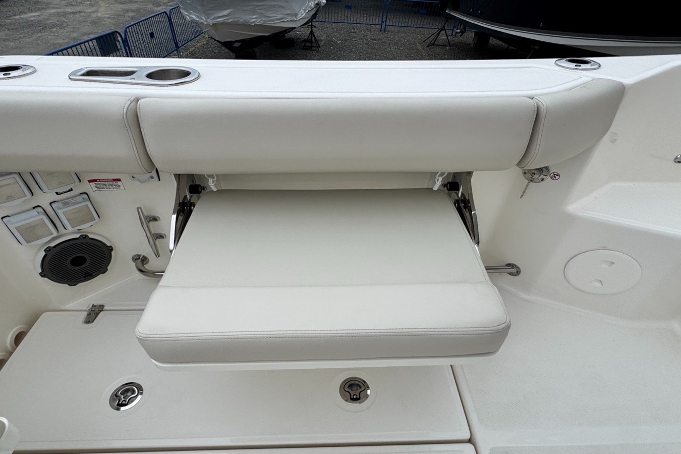 BOSTON WHALER 325 CONQUEST, photo 11