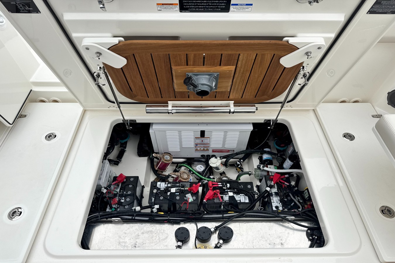 BOSTON WHALER 325 CONQUEST, photo 12