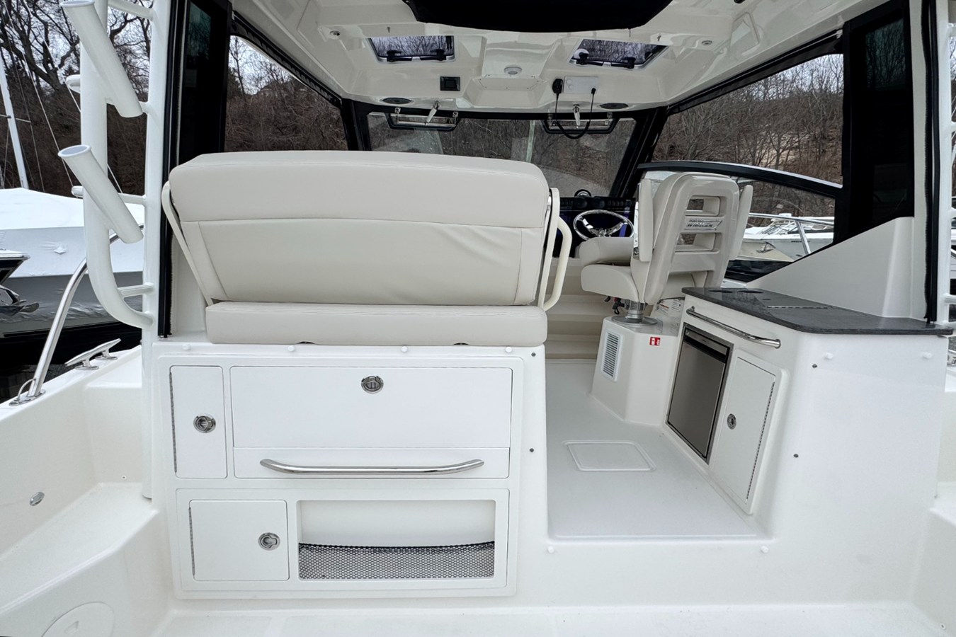 BOSTON WHALER 325 CONQUEST, photo 18