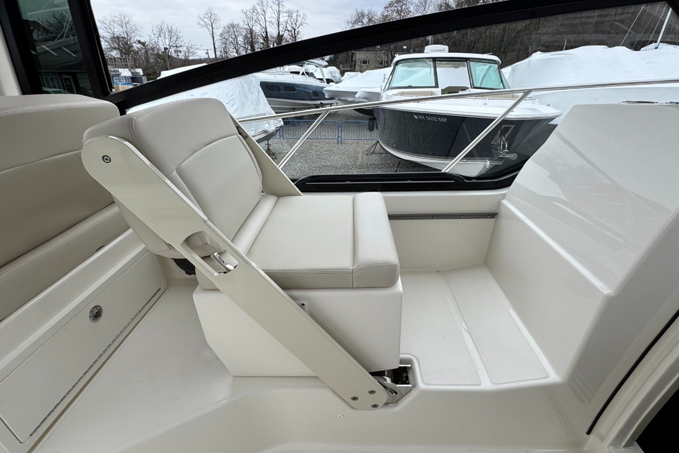 BOSTON WHALER 325 CONQUEST, photo 25