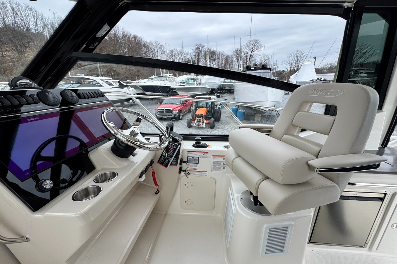 BOSTON WHALER 325 CONQUEST, photo 26