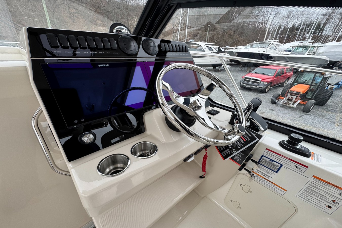 BOSTON WHALER 325 CONQUEST, photo 27