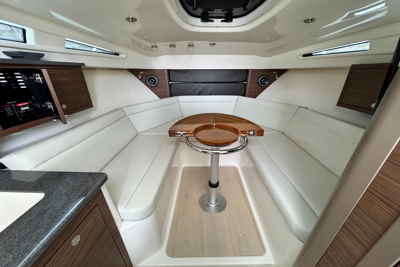 BOSTON WHALER 325 CONQUEST, photo 37